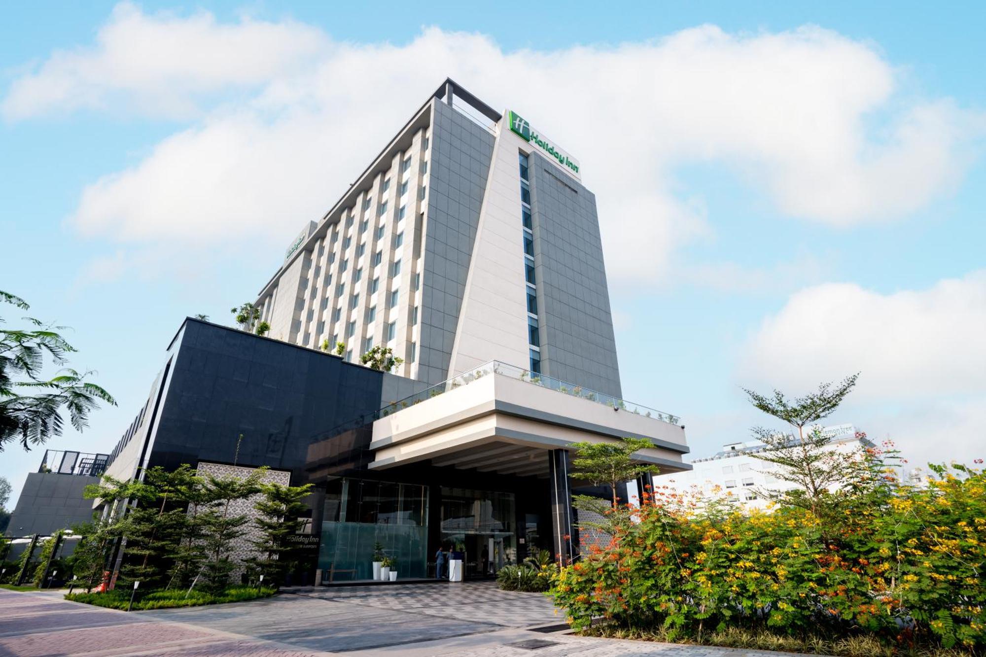 Holiday Inn Lucknow Airport By Ihg Exterior photo